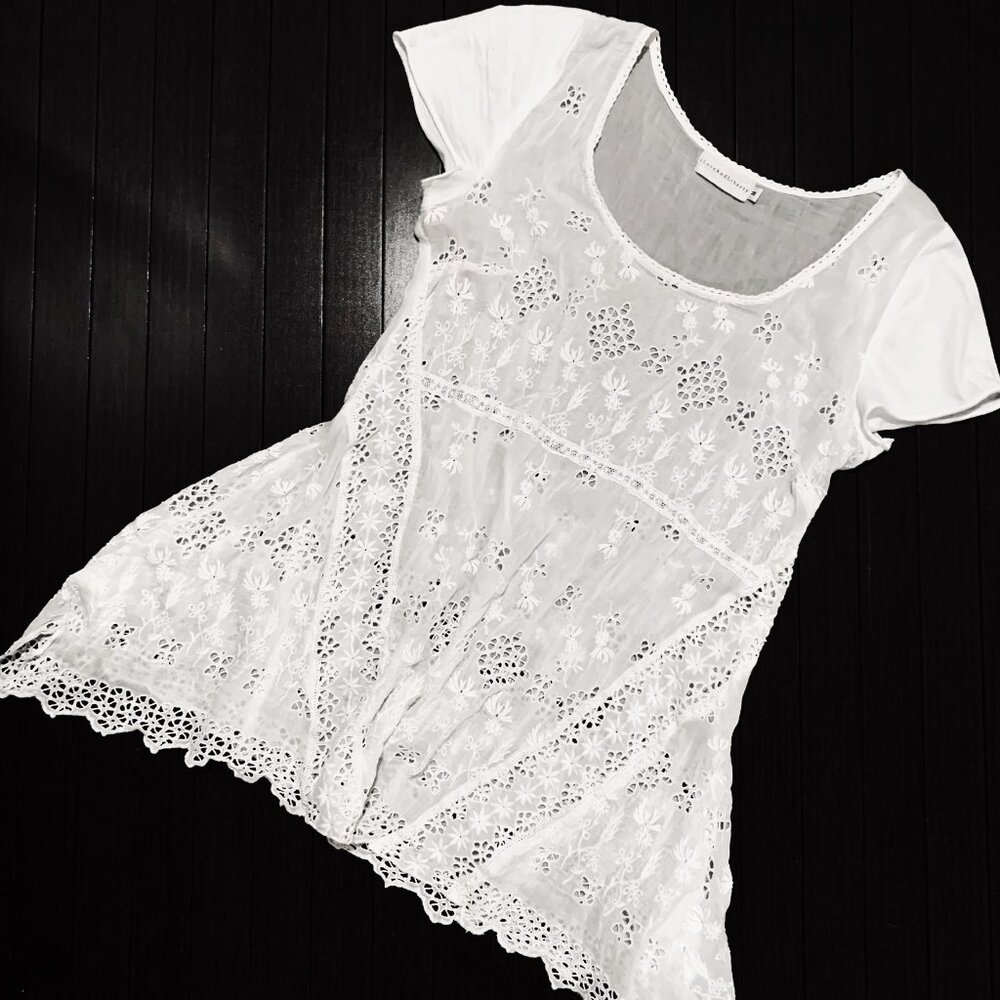 Johnny Was • 4 Love and Liberty White Eyelet Sharkbite Hemline Tunic || Medium